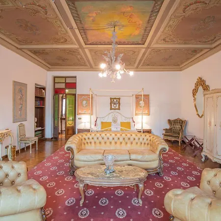 בית הארחה Corte Realdi Piazza Erbe 3*