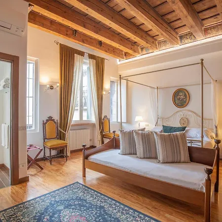 Corte Realdi Piazza Erbe Guest house 3*